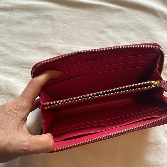 Prada Wallet - Picture 6 of 10